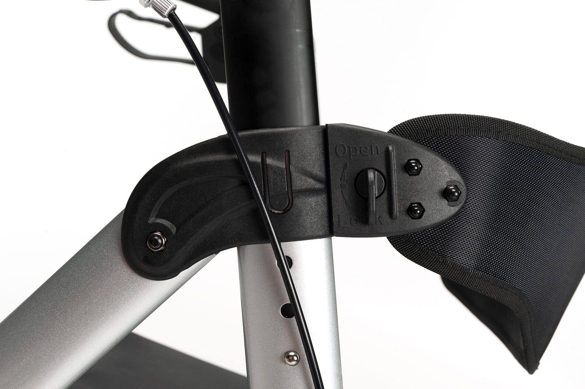 Goliat - Silver - Detail belt connection